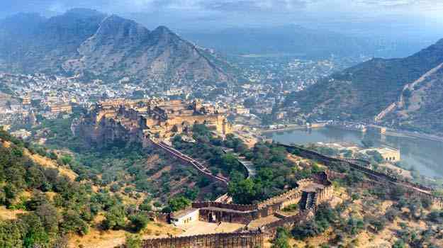 Amber Fort- November 18 is marked as the Jaipur Foundation Day which is celebrated with great zeal every year.