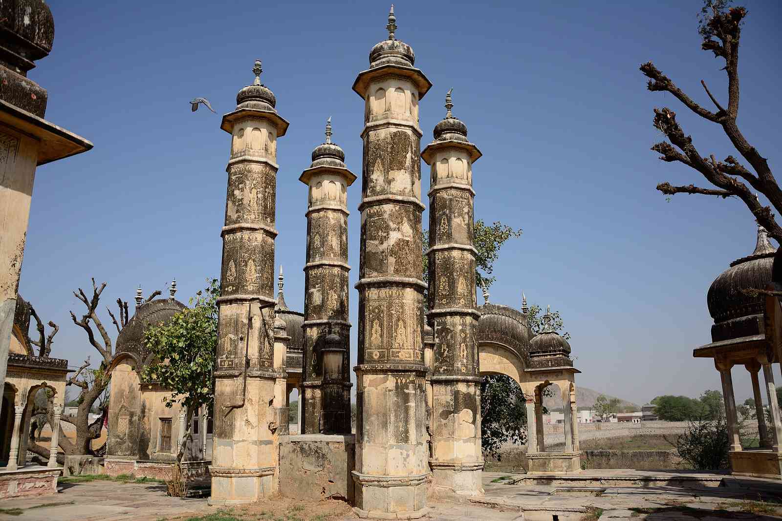 Jhunjhunu - A well with minarets and 'chhattris'