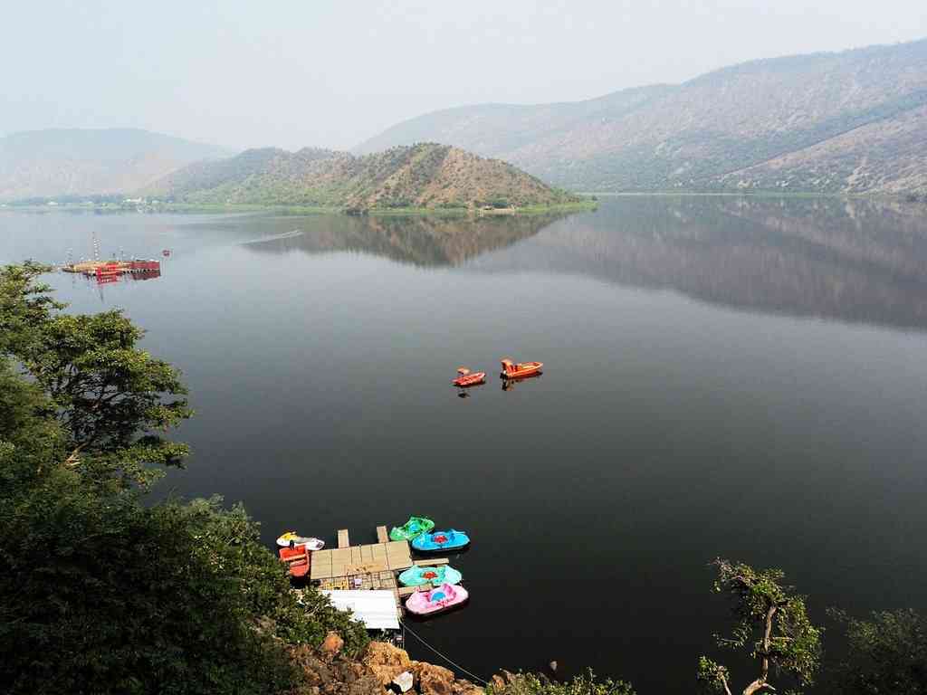 Siliserh Lake