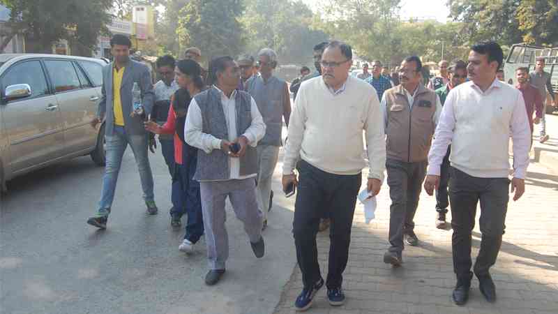 à¤¸à¤µà¤¾à¤ˆ à¤®à¤¾à¤§à¥‹à¤ªà¥à¤° à¤œà¤¿à¤²à¤¾ à¤•à¤²à¥‡à¤•à¥à¤Ÿà¤° à¤µà¤°à¥à¤®à¤¾ à¤œà¤¿à¤²à¥‡ à¤•à¤¾ à¤ªà¥ˆà¤¦à¤² à¤­à¥à¤°à¤®à¤£ à¤•à¤°à¤¤à¥‡ à¤¹à¥à¤à¥¤
