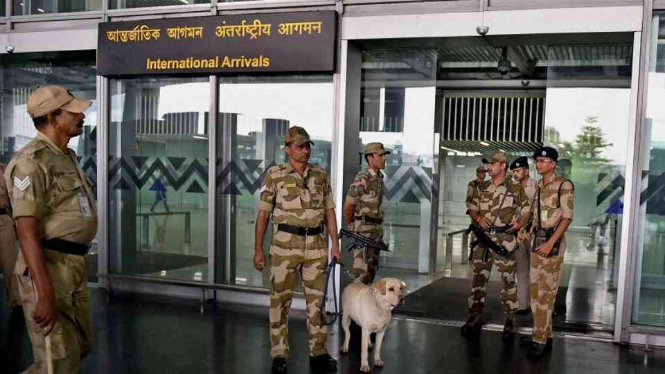 à¤à¤¯à¤°à¤ªà¥‹à¤°à¥à¤Ÿ à¤ªà¤° à¤•à¥‡à¤‚à¤¦à¥à¤°à¥€à¤¯ à¤”à¤¦à¥à¤¯à¥‹à¤—à¤¿à¤• à¤¸à¥à¤°à¤•à¥à¤·à¤¾ à¤¬à¤²