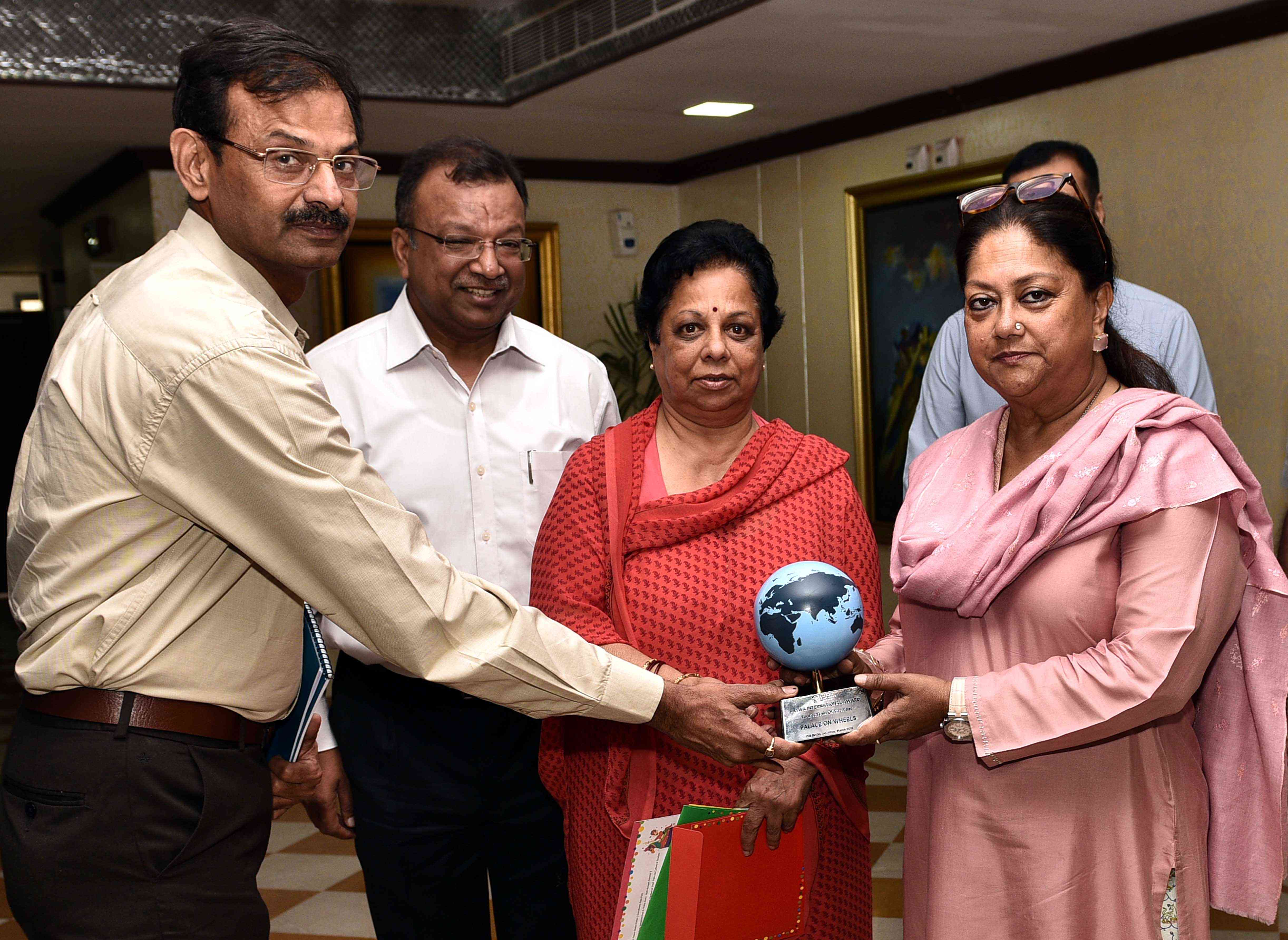 CM vasundhara raje Patwa award palace on wheels