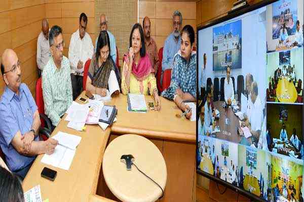 Chief Secretary DB Gupta at NIC Center, Secretariat
