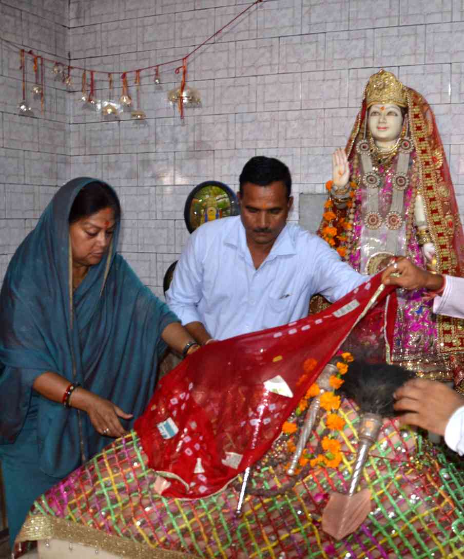 CM Vasundhara Raje in karni Mata Temple Bikaner