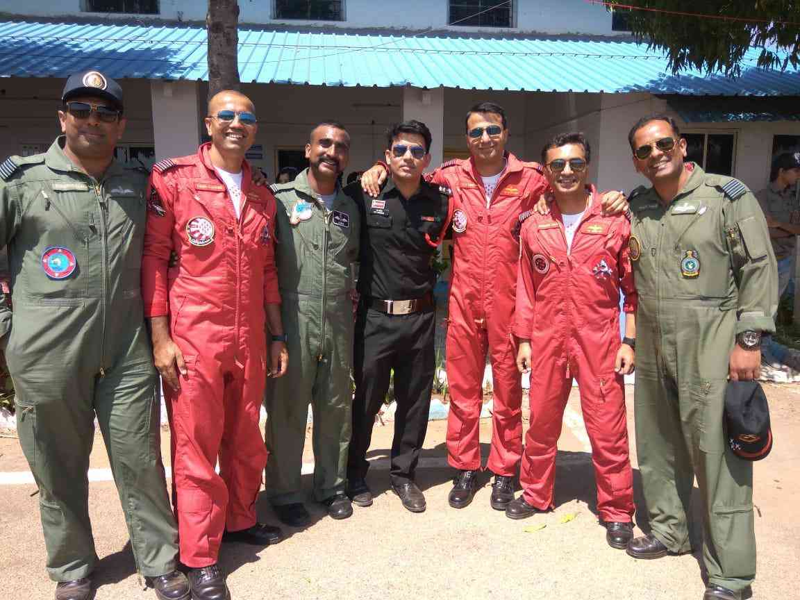 Air Force Pilot Abhinandan Vardhman with his colleagues