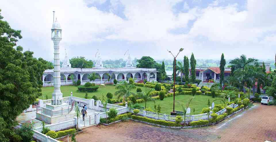 Shri Andeshwar Parshwanath Jain temple