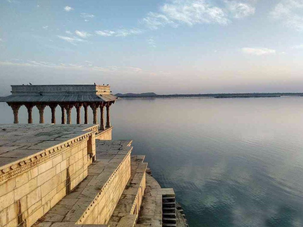 Nau Chowki Nine Pavilions at Rajasamand Lake