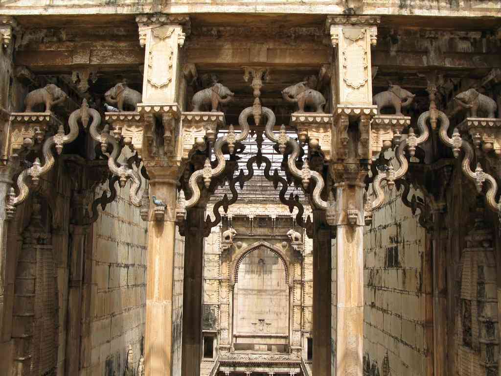 Raniji ki Baori