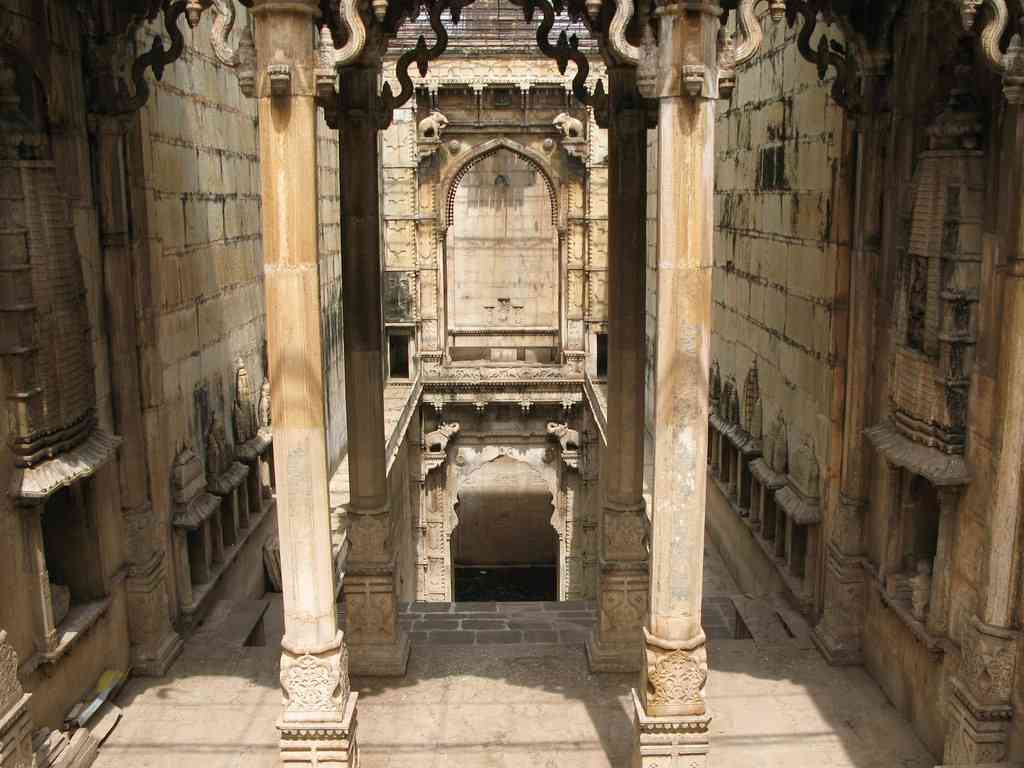 Raniji ki Baori