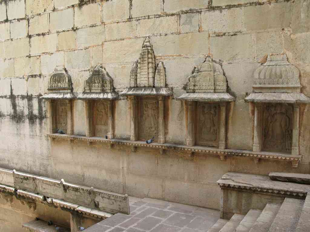 Raniji ki Baori