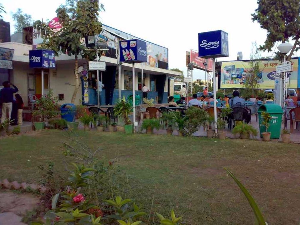 Saras Parlour jaipur