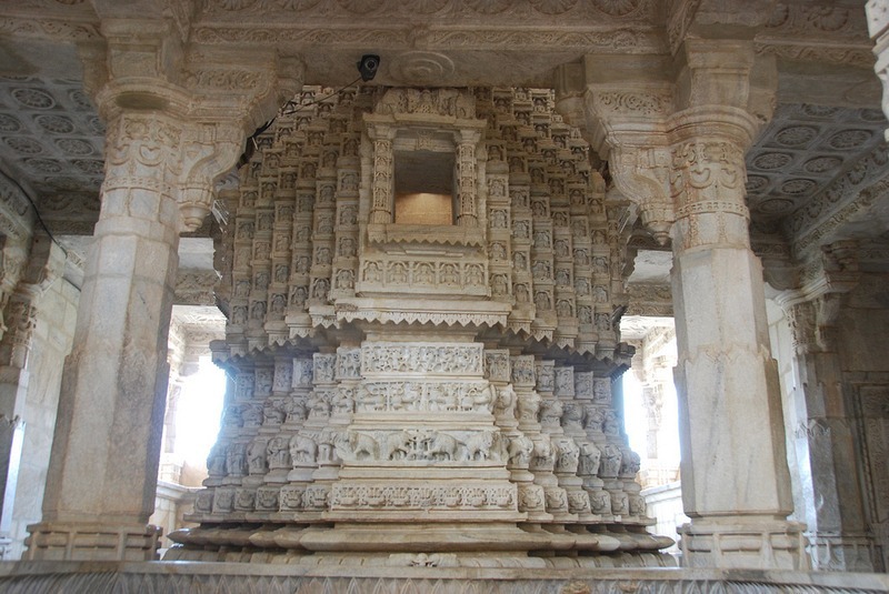 ranakpur jain temple idol adinath