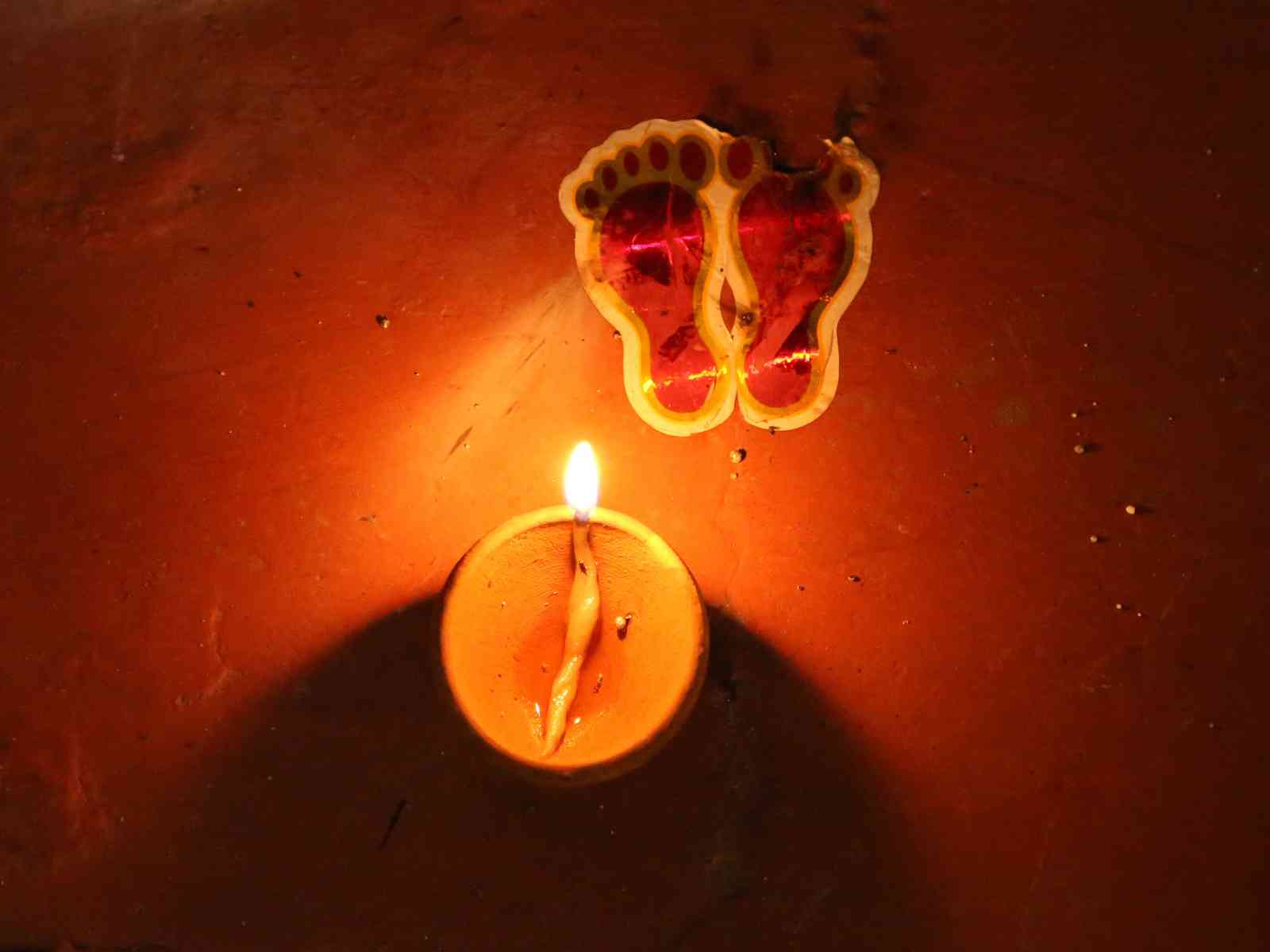 diwali worshipping goddess lakshmi