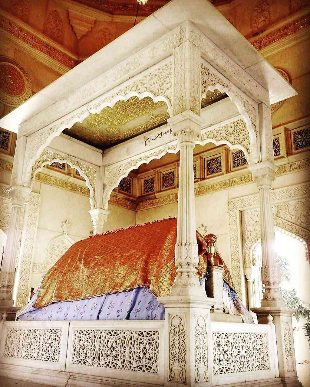 Turbat of Al Murtaz Syedi Fakhruddin Shaheed
